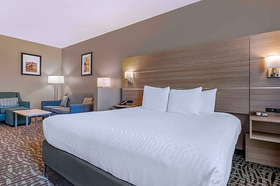 Best Western Plus Lake Elsinore Inn & Suites