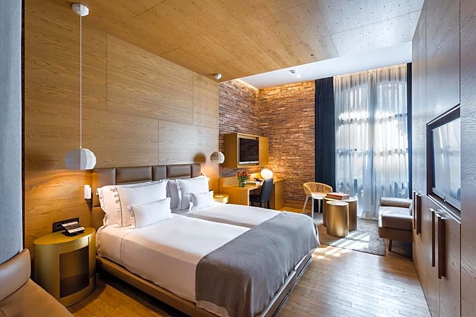 Monument Hotel