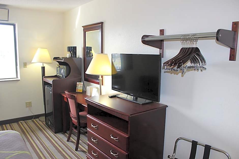Super 8 by Wyndham Tuscaloosa – Tuscaloosa, AL