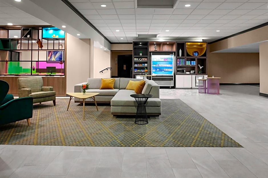 Holiday Inn & Suites Boston-Peabody, an IHG Hotel