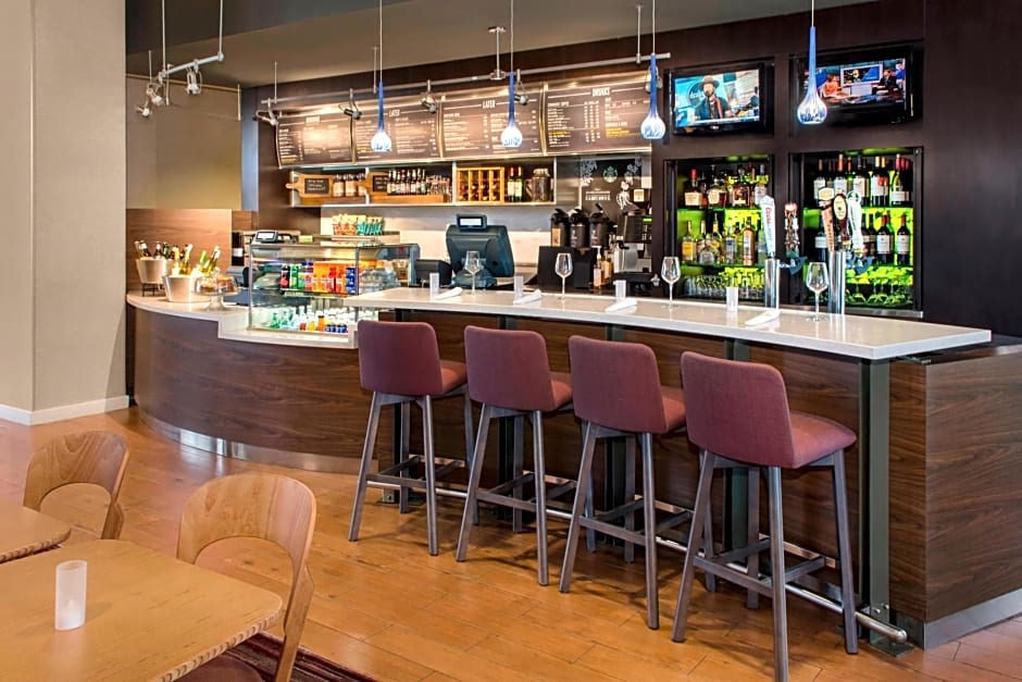 Courtyard by Marriott Newark Elizabeth