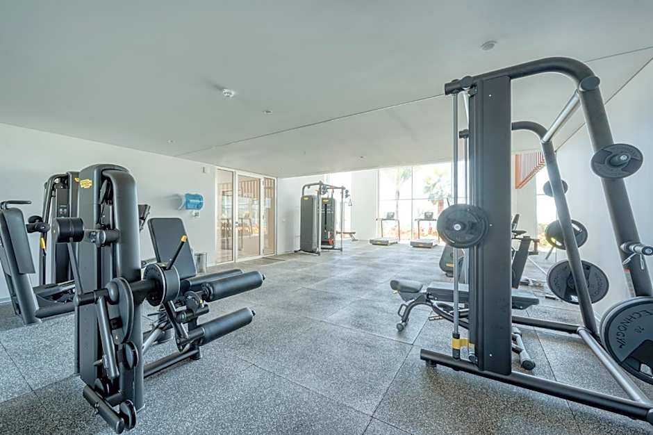 Suite BK - 3 Pools - Gym - AC - Huge Balcony