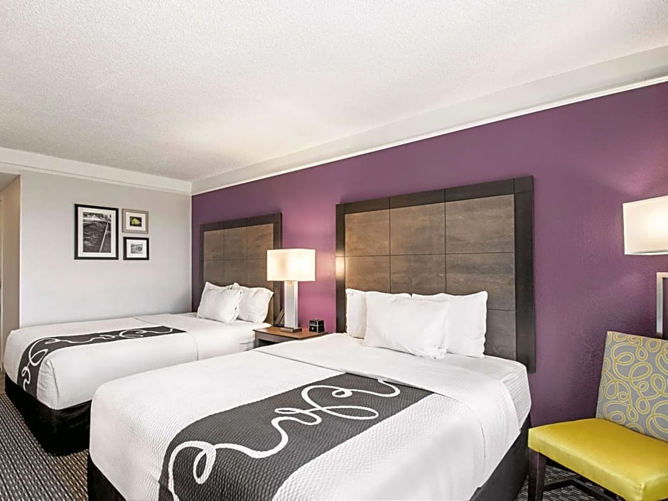 La Quinta Inn & Suites by Wyndham Cincinnati Sharonville