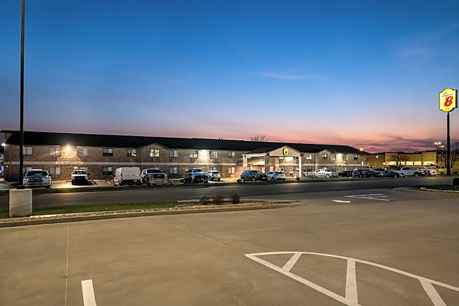Super 8 by Wyndham Farmington