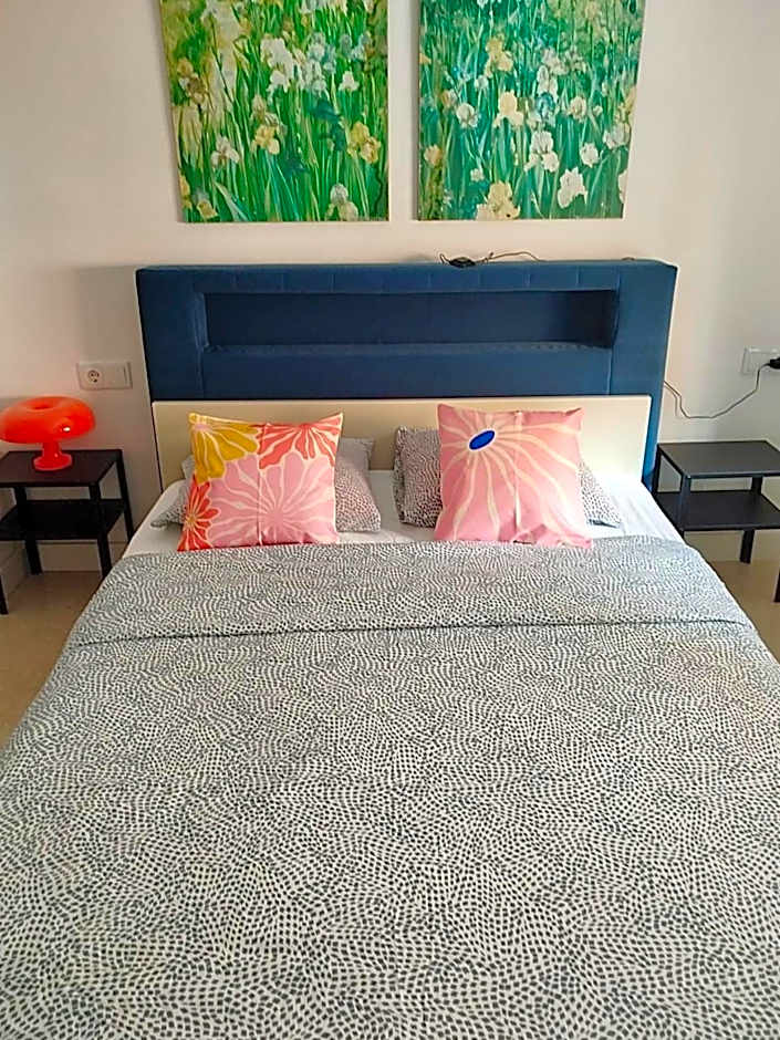 Soho Boho Apartments - with sunny rooftop terrace and fiber optic internet