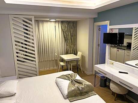 Studio Suite with Kitchenette