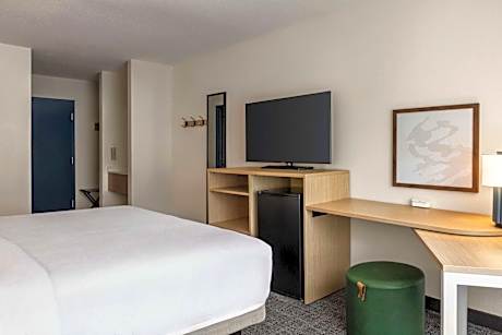 King Room with King Bed - Non-Smoking