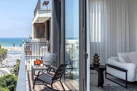 High Living Sea View by Five Stay