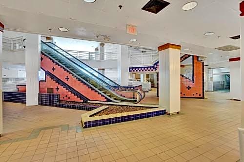 Beach Front suite at Hollywood Beach Resort, direct beach access, Swimming Pool