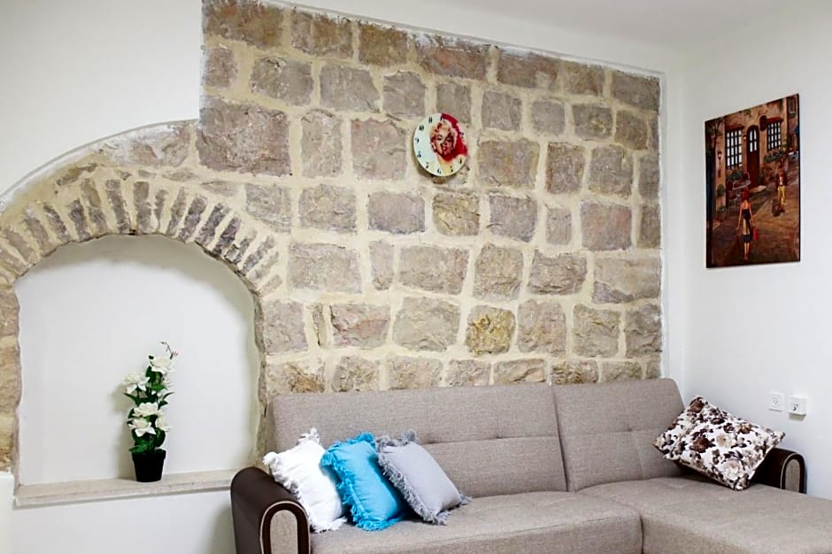 Private Hostel - Best location