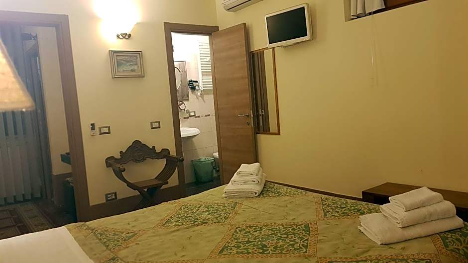 Aurelia Garden Gold B&B