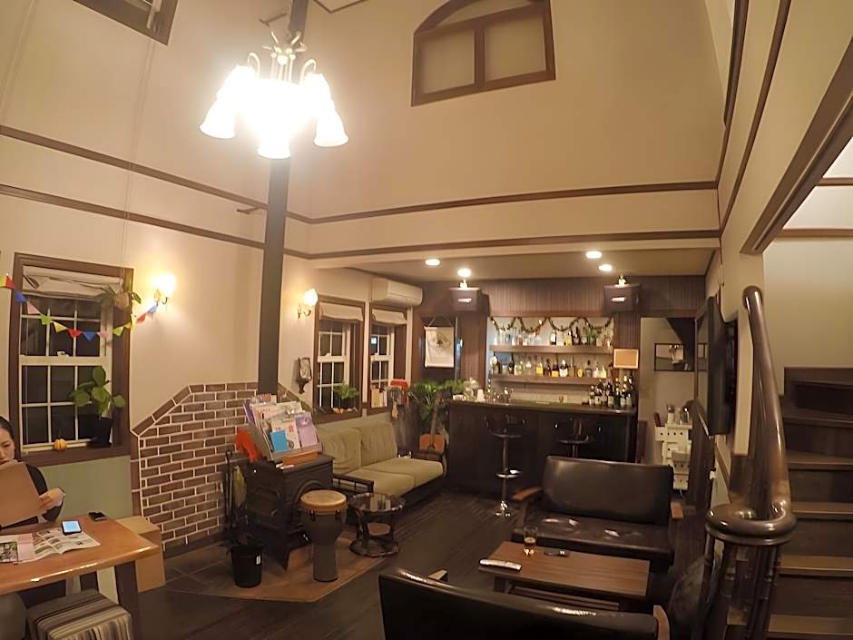 Iza Kamakura Guest House And Bar
