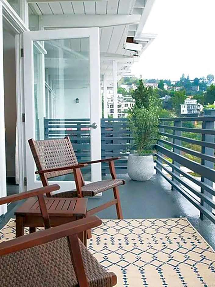 Hollywood Hills Hotel
