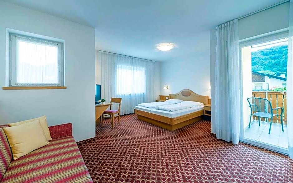 Saldur Small Active Hotel