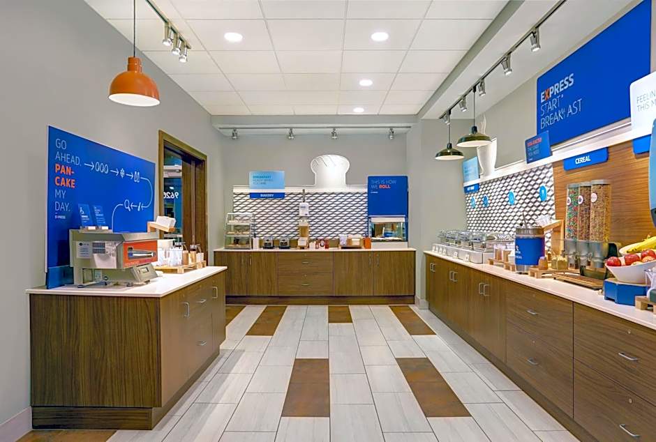 Holiday Inn Express & Suites - Lenexa - Overland Park Area By IHG