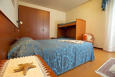 Economy Quadruple Room