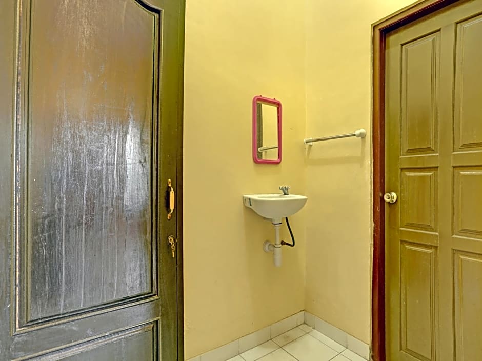 OYO 3096 Hotel Dewi Warsiki
