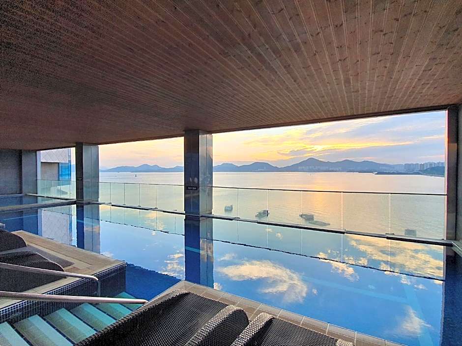 Hidden Bay Hotel.