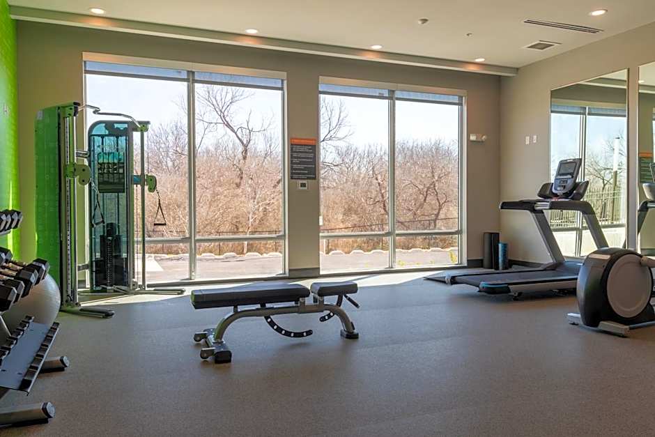 La Quinta Inn & Suites by Wyndham San Antonio Seaworld LAFB