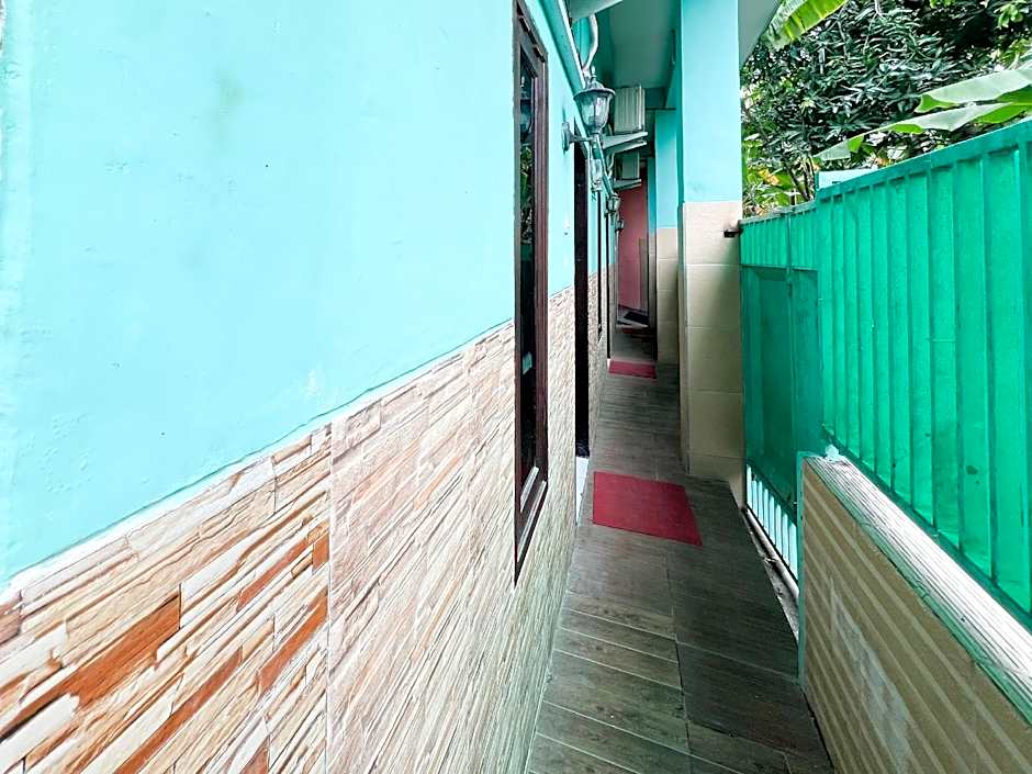 RedDoorz near Sunrise Mall Mojokerto