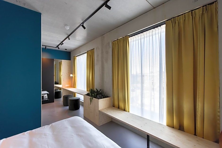 hotel Moloko -just a room- sleep&shower-digital key by SMS