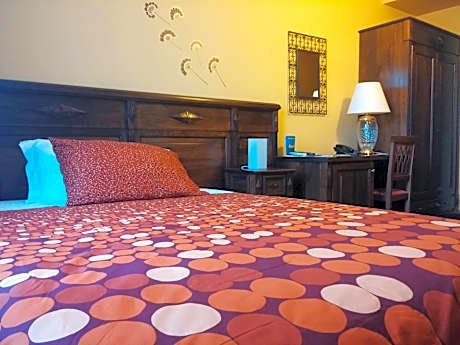 Standard Queen Room
