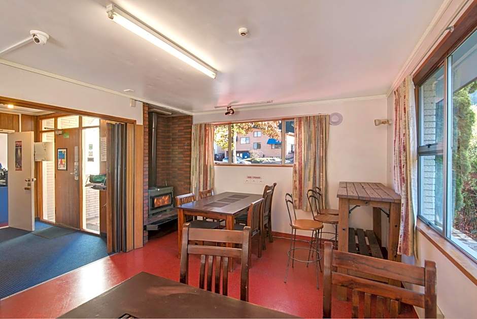 The Flaming Kiwi Backpacker