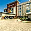 La Quinta Inn & Suites by Wyndham Cleveland Airport West