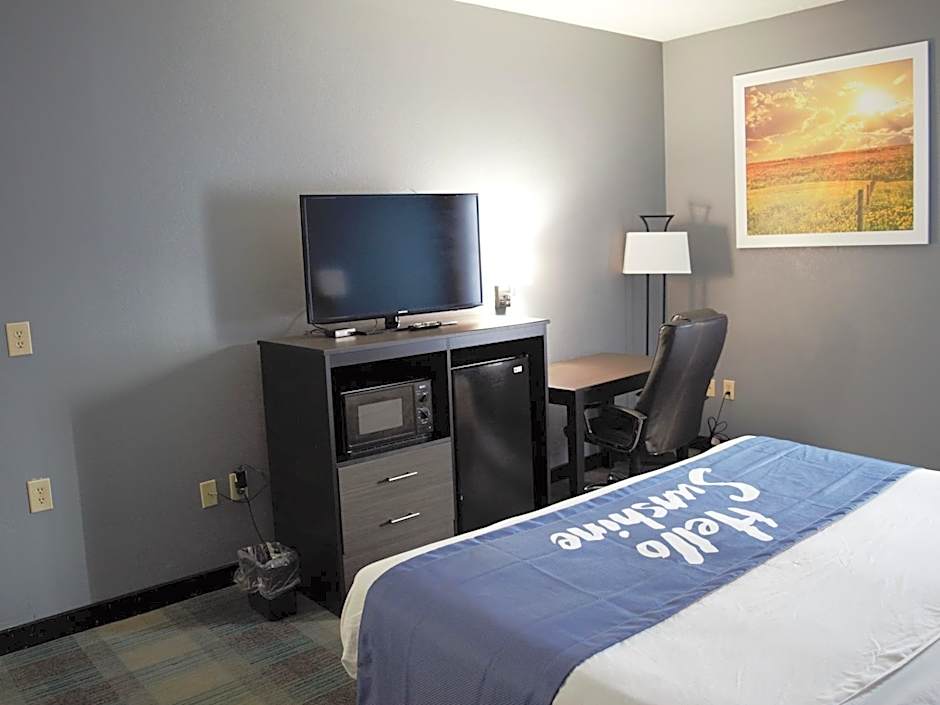 Days Inn by Wyndham Montgomery