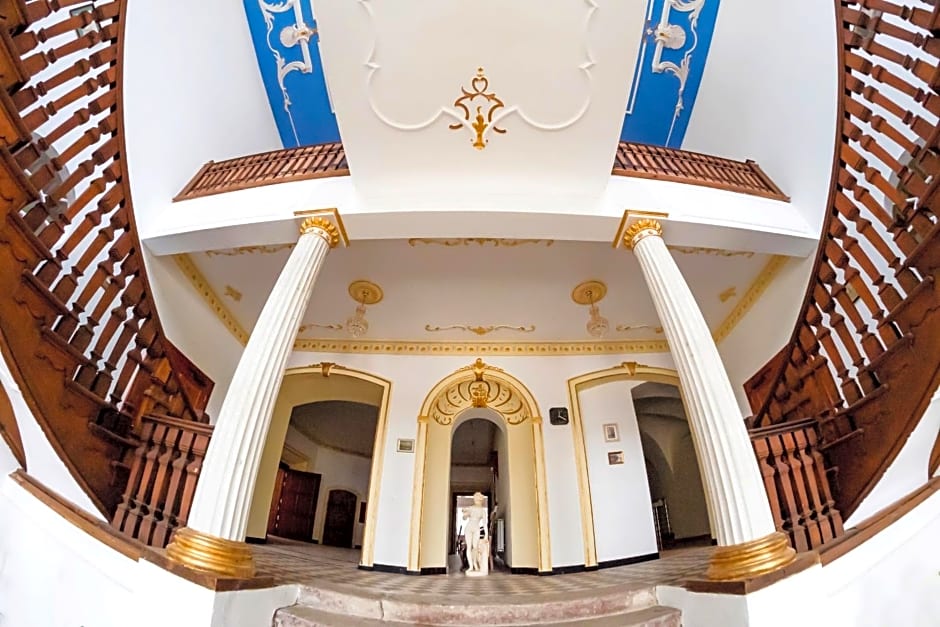 Pałac Bogaczów - noclegi - restauracja - przyjęcia