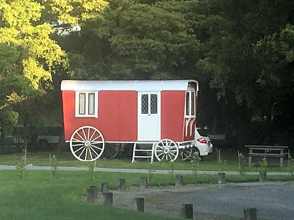 Photo 1 of 4 of Caravan