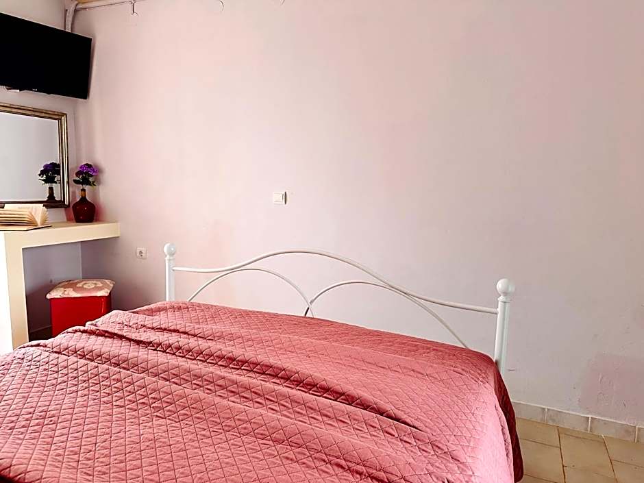 Infinity blue beach apartments - Renovated Apartments 2 Minutes from the Sea & Pool with Scenic Views