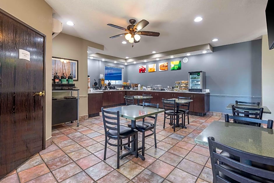 Quality Inn & Suites Lincoln North