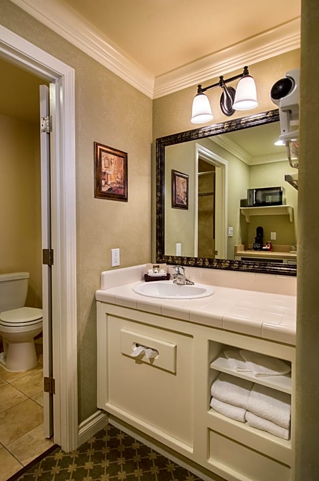 Cambria Pines Lodge
