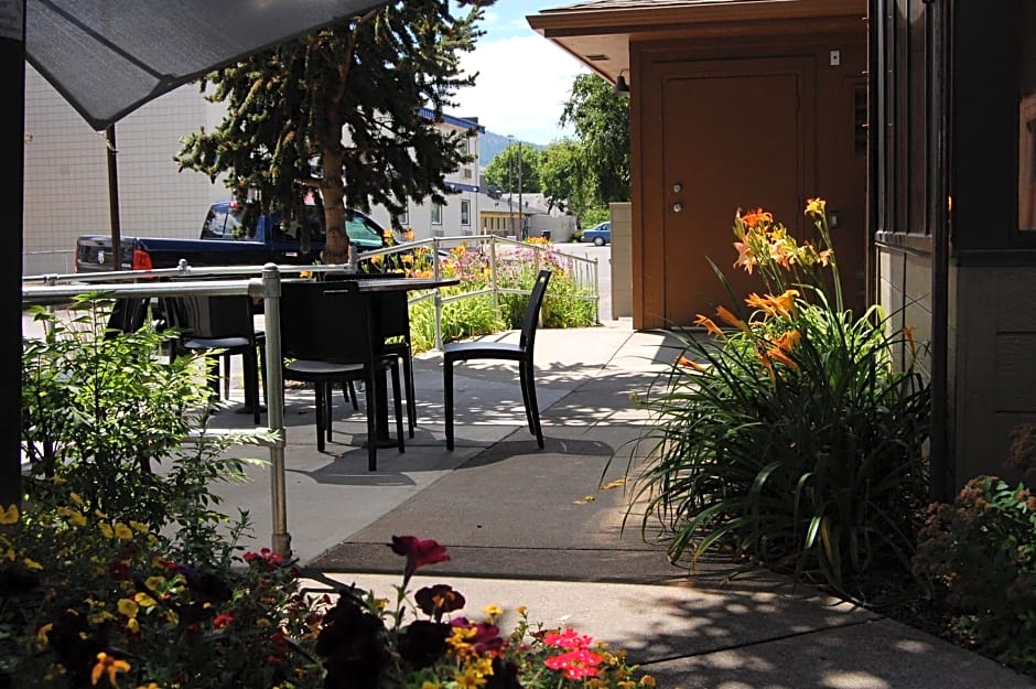 Days Inn and Suites by Wyndham Downtown Missoula-University