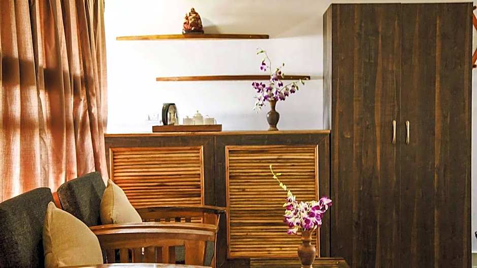 Mariposa Beach Grove