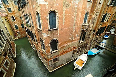 Deluxe Triple Room with Canal View