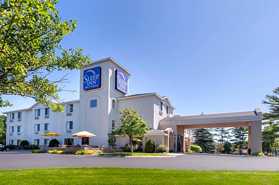 Sleep Inn & Suites Acme – Traverse City