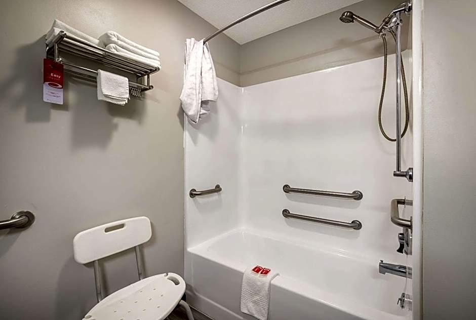 Econo Lodge Inn & Suites Canandaigua - Fingers Lake Area