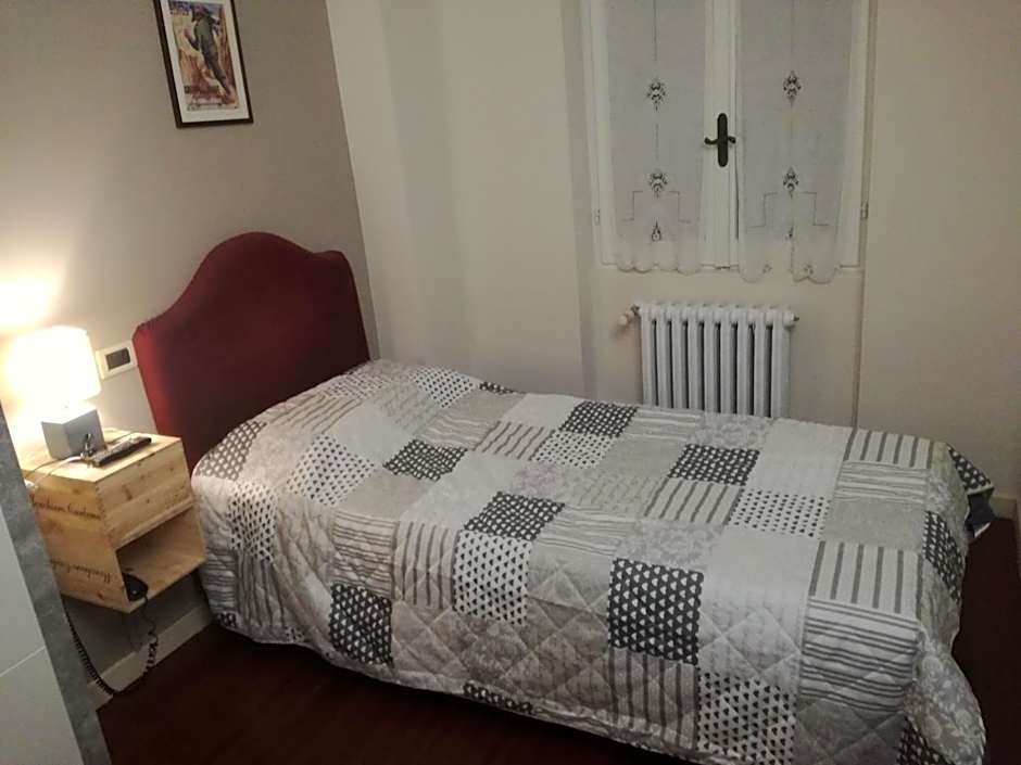 Photo 1 of 3 of Single Room