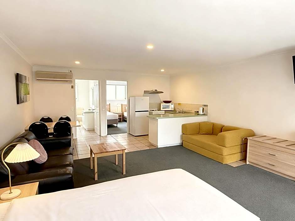 Beachcomber Motel & Apartments