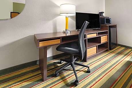 Queen Room - Mobility Access/Non-Smoking