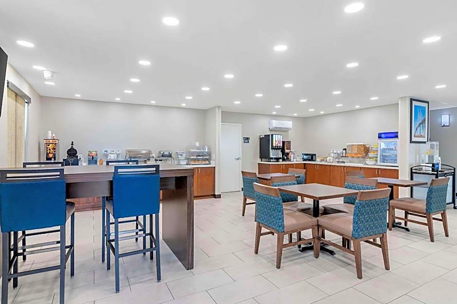 Comfort Inn & Suites Brunswick I-95