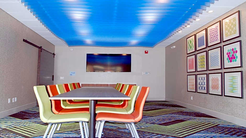 Holiday Inn Express and Suites White Hall By IHG