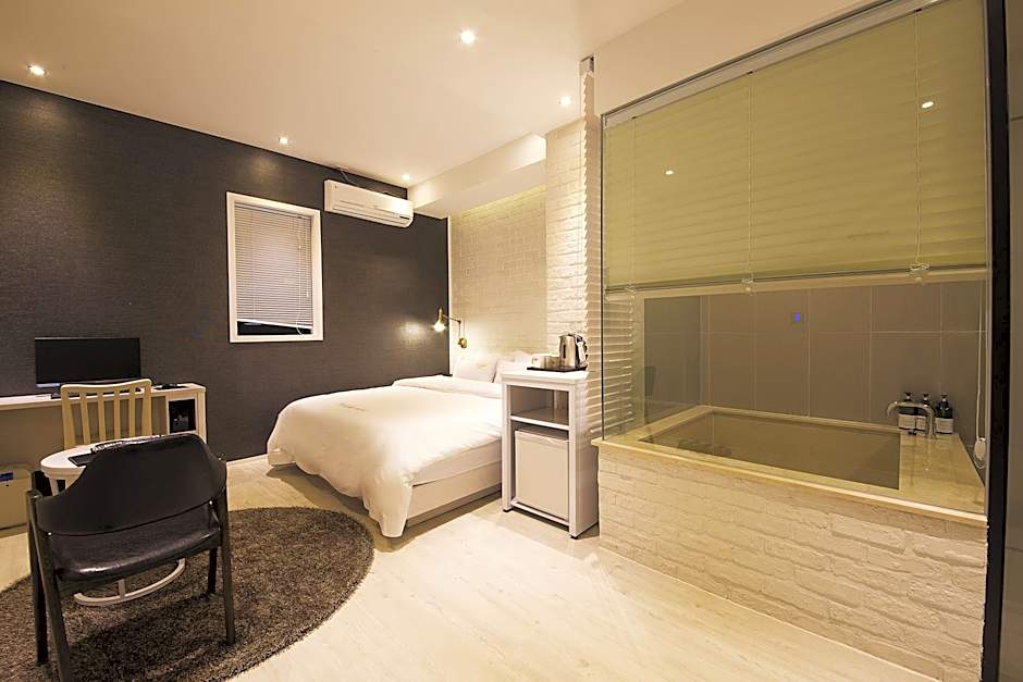 Almond Hotel Busan Station
