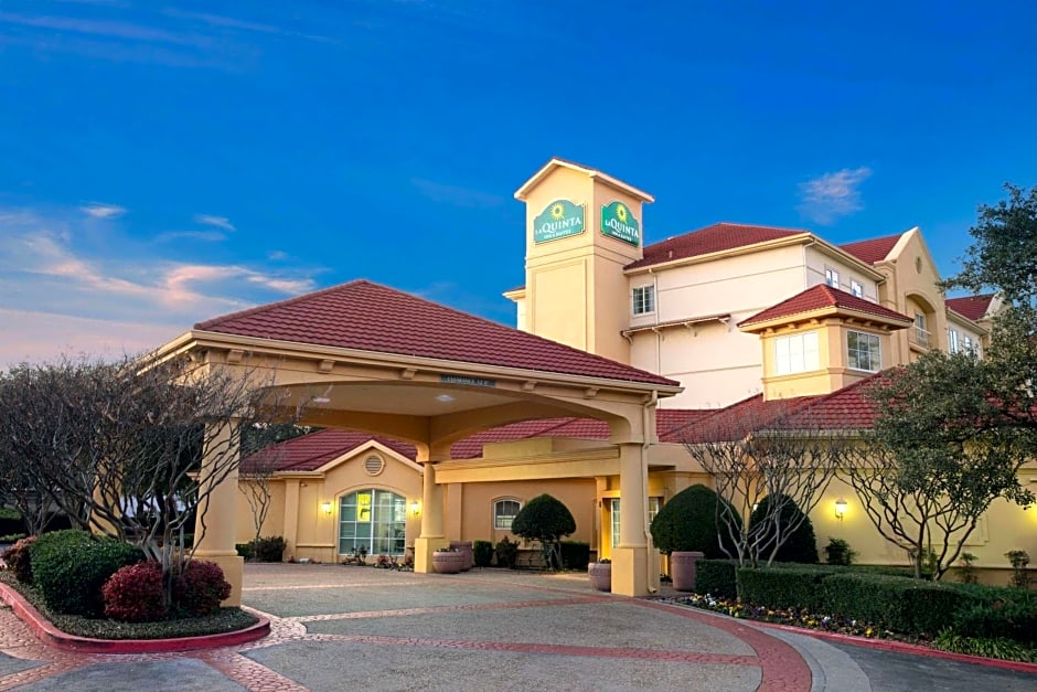 La Quinta Inn & Suites by Wyndham Dallas Arlington South