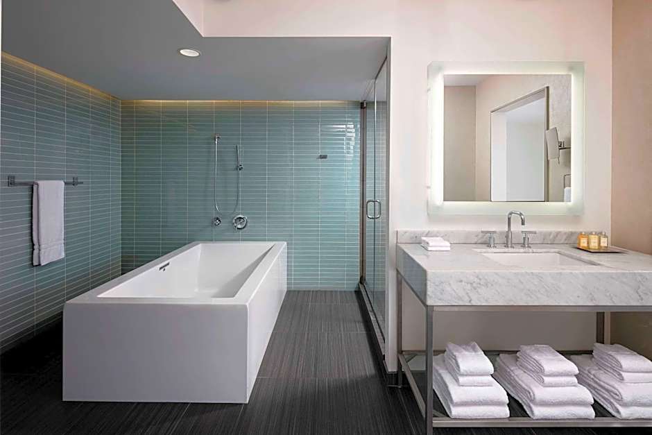 The Royal Sonesta Chicago Downtown