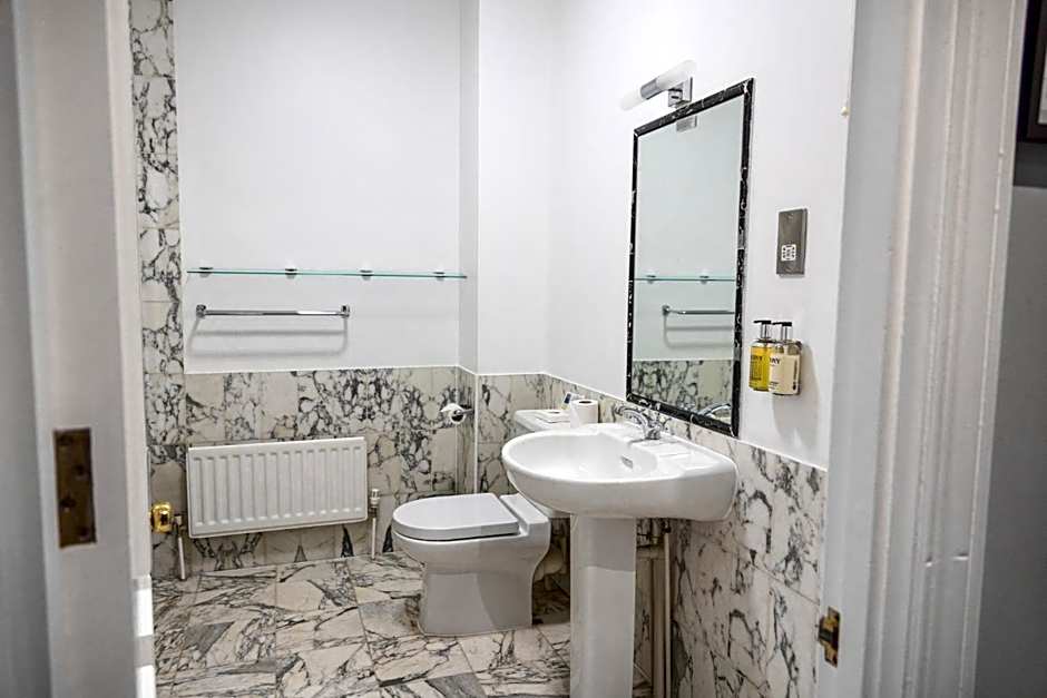 Woodland Manor Hotel