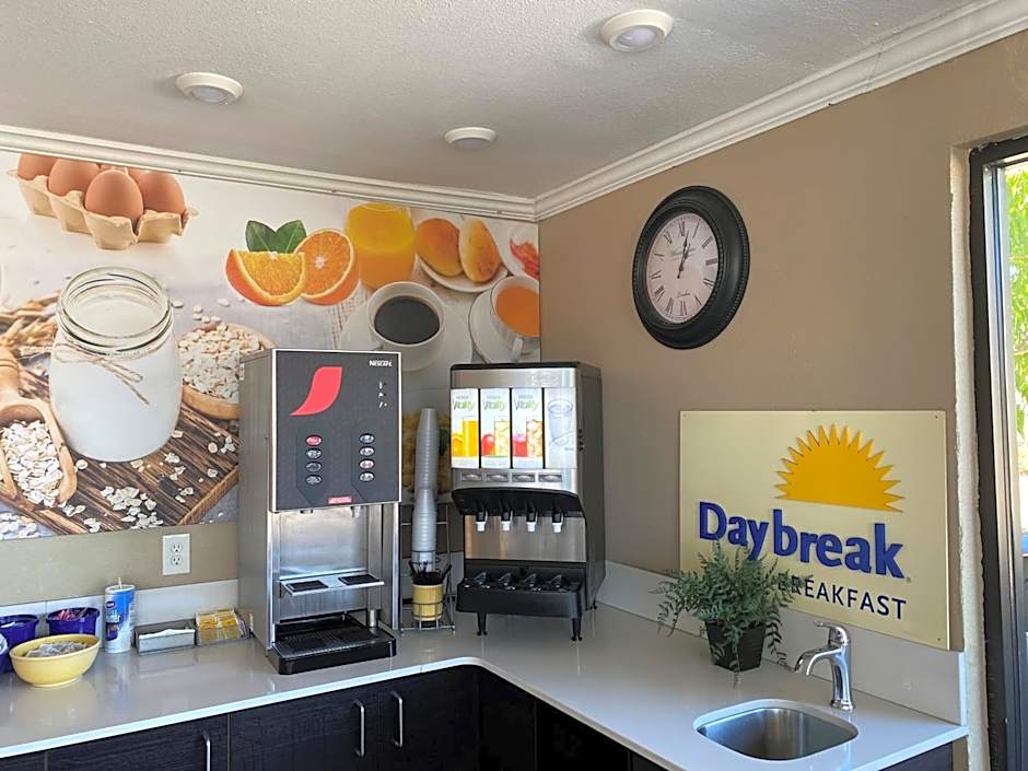 Days Inn by Wyndham St. Petersburg Central