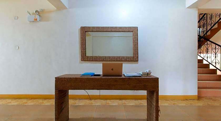 RedDoorz @ Golden Skye Hotel Guagua